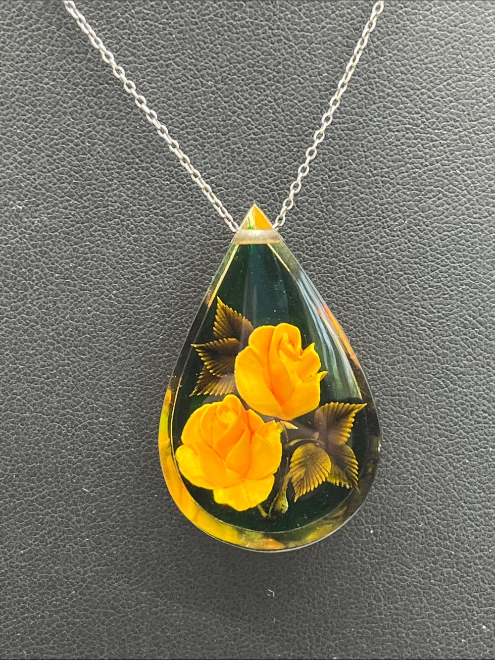 Vintage lucite tear drop floral pendant necklace orange and green